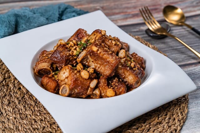 Signature Garlic Pork Ribs 招牌蒜香骨.