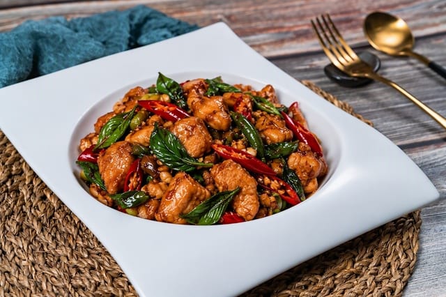 (L) Thai Basil Chicken 泰式九层塔炒鸡肉.