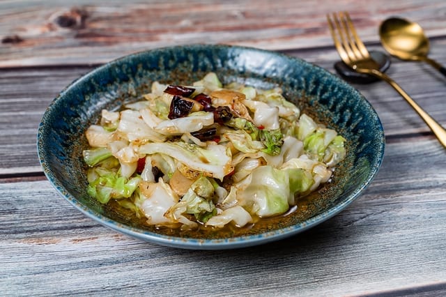 Stir-Fried Cabbage with Chili 手撕包菜.